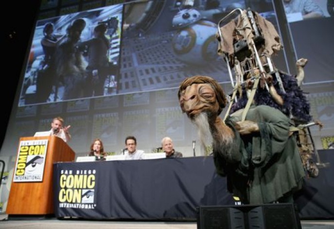 Star_Wars_Force_Awakens_Comic_Con_201507